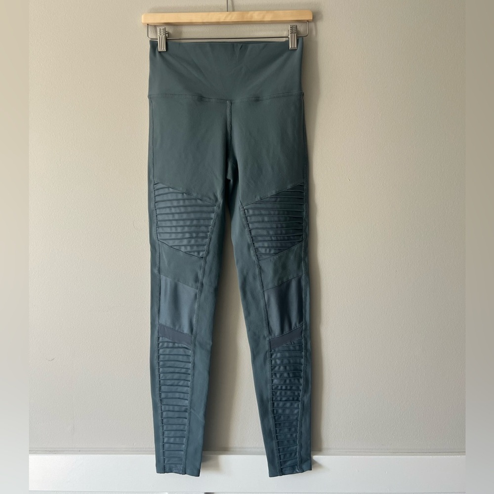 Alo Yoga Moto Leggings High Waist Ribbed Detail Dark Slate Blue Gray Medium